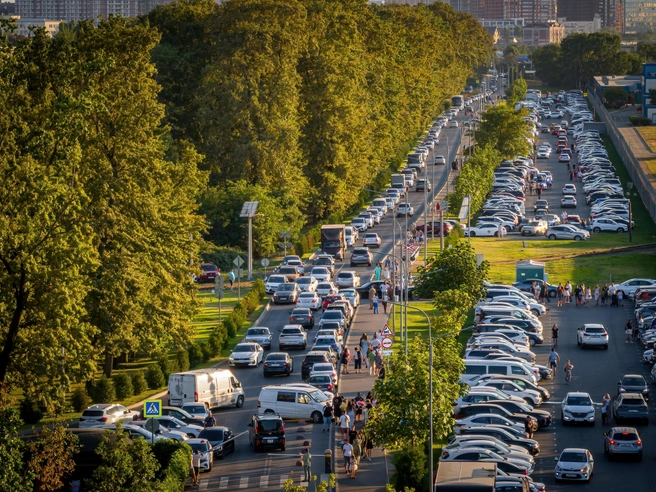 На праздники парковка всегда забита | Источник: 93.RU