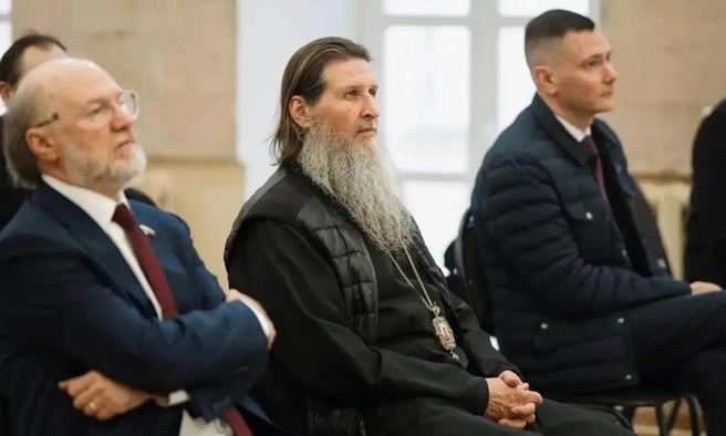 Митрополит Курганский и Белозерский Даниил также присутствовал на лекции Вадима Шумкова | Источник: Вадим Шумков / max.ru 