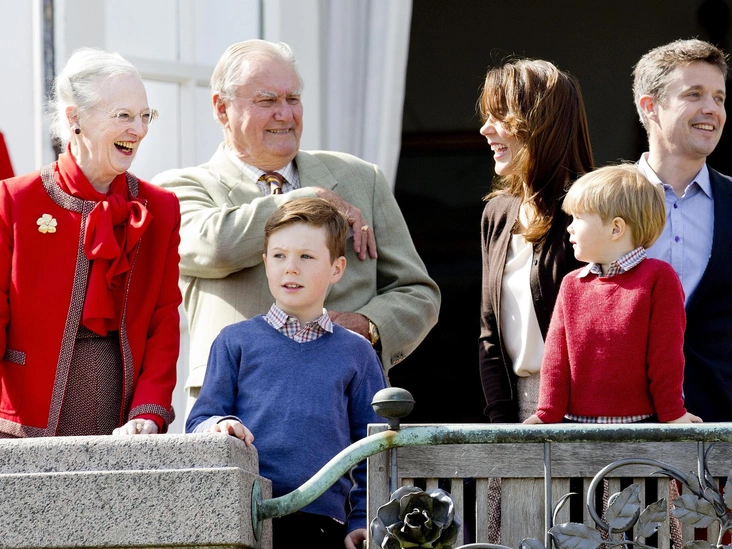 Семья кронпринца Фредерика на 74-ом Дне рождении королевы Маргрете, 16 апреля 2014