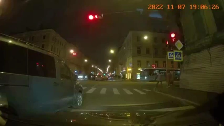 Девушку-подростка сбили недалеко от Мариинского театра в Петербурге 7 ноября 2022 г. - 7 ноября 2022 - ФОНТАНКА.ру 