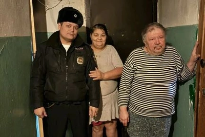 Челябинский полицейский вывел людей из горящего общежития