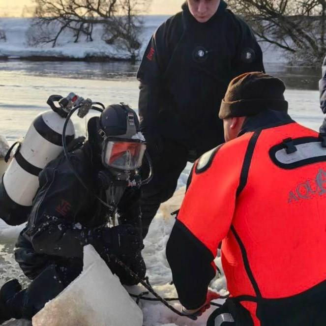 «Бурили лед, где-то ходили, искали…»: родители пропавших Алины, Богдана и Вани сами организовали поиски на Москве-реке