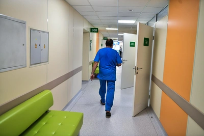 Минздрав объяснил отмену премий медикам