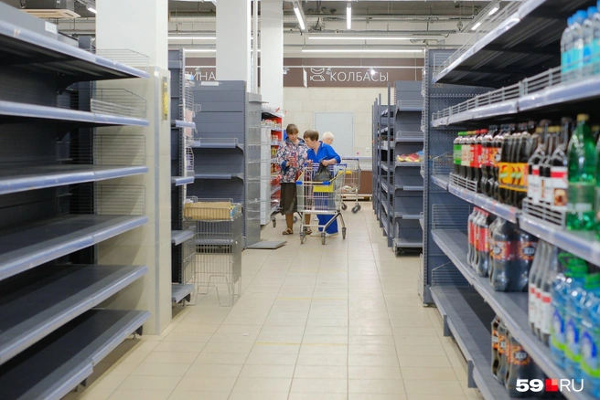 В последние дни перед закрытием уже мало что можно купить: по половинной цене всё распродают очень быстро | Источник: Тимофей Калмаков