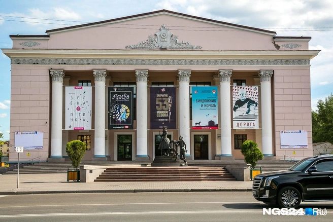 В ТЮЗе рассказали свою версию истории с падением женщины | Источник: Артем Ленц / NGS24.RU