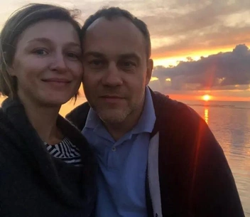 Евгения не сообщала публике, кем работает ее муж, но говорила, что он не связан с искусством