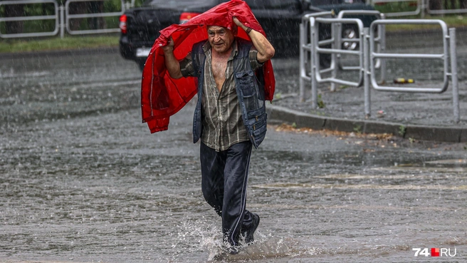 Зонтик в ближайшие дни лучше не забывать | Источник: Наталья Лапцевич / 74.RU