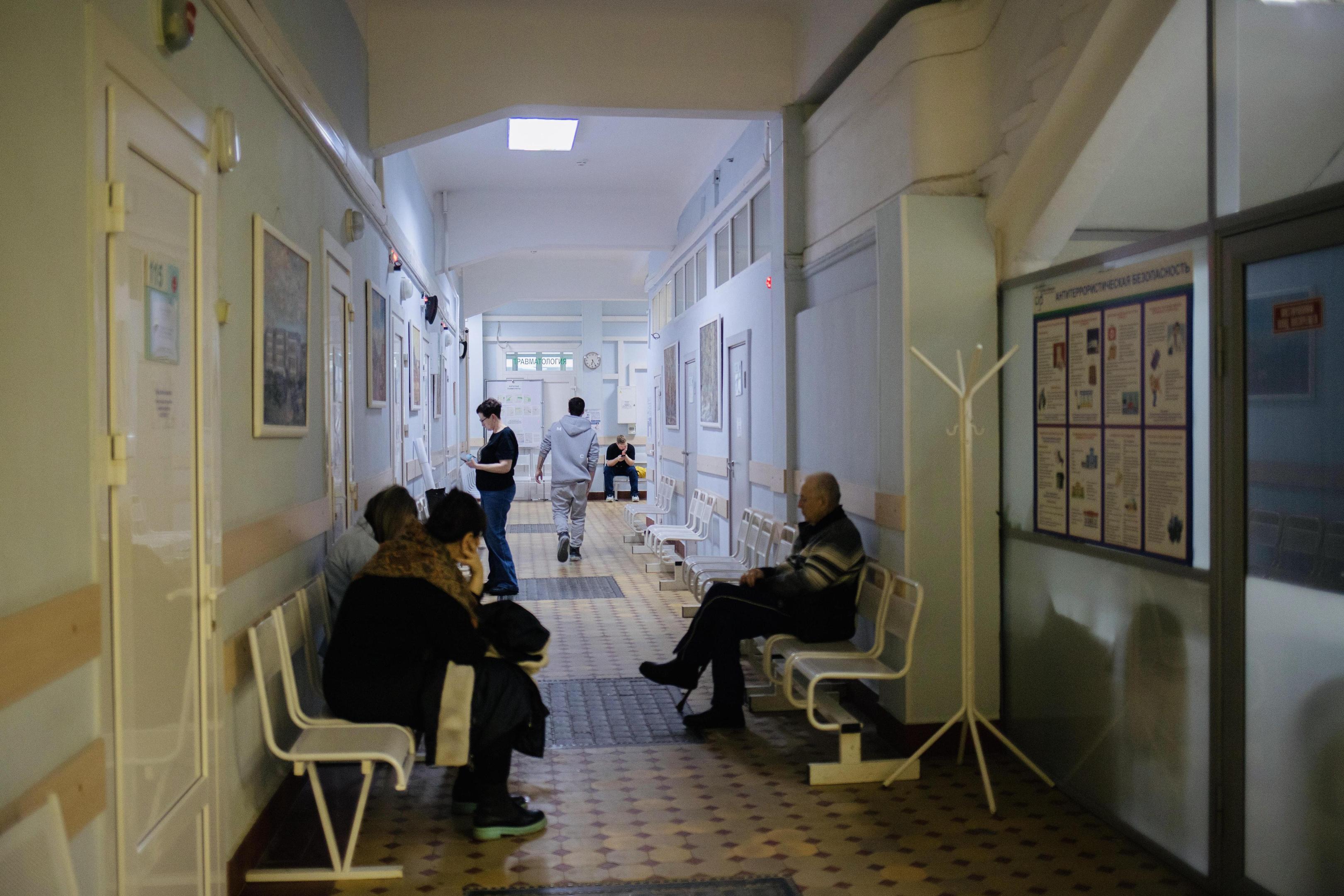 «Выводы делать пока рано». Мэр Шелеховского района оценил обстановку в больнице, где ввели карантин
