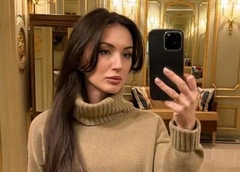 Дочь Серова ответила тем, кто считает, что она пробивается за его счет: «Пою с детства, а на большой сцене с 16 лет»