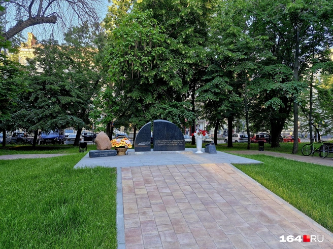 Монумент посвящен юным морякам | Источник: Виктория Федорова / 164.RU