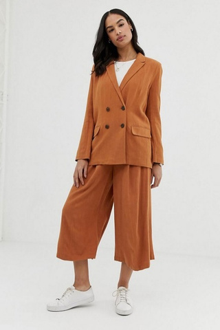 Купить недорогой костюм, какие костюмы сейчас в моде