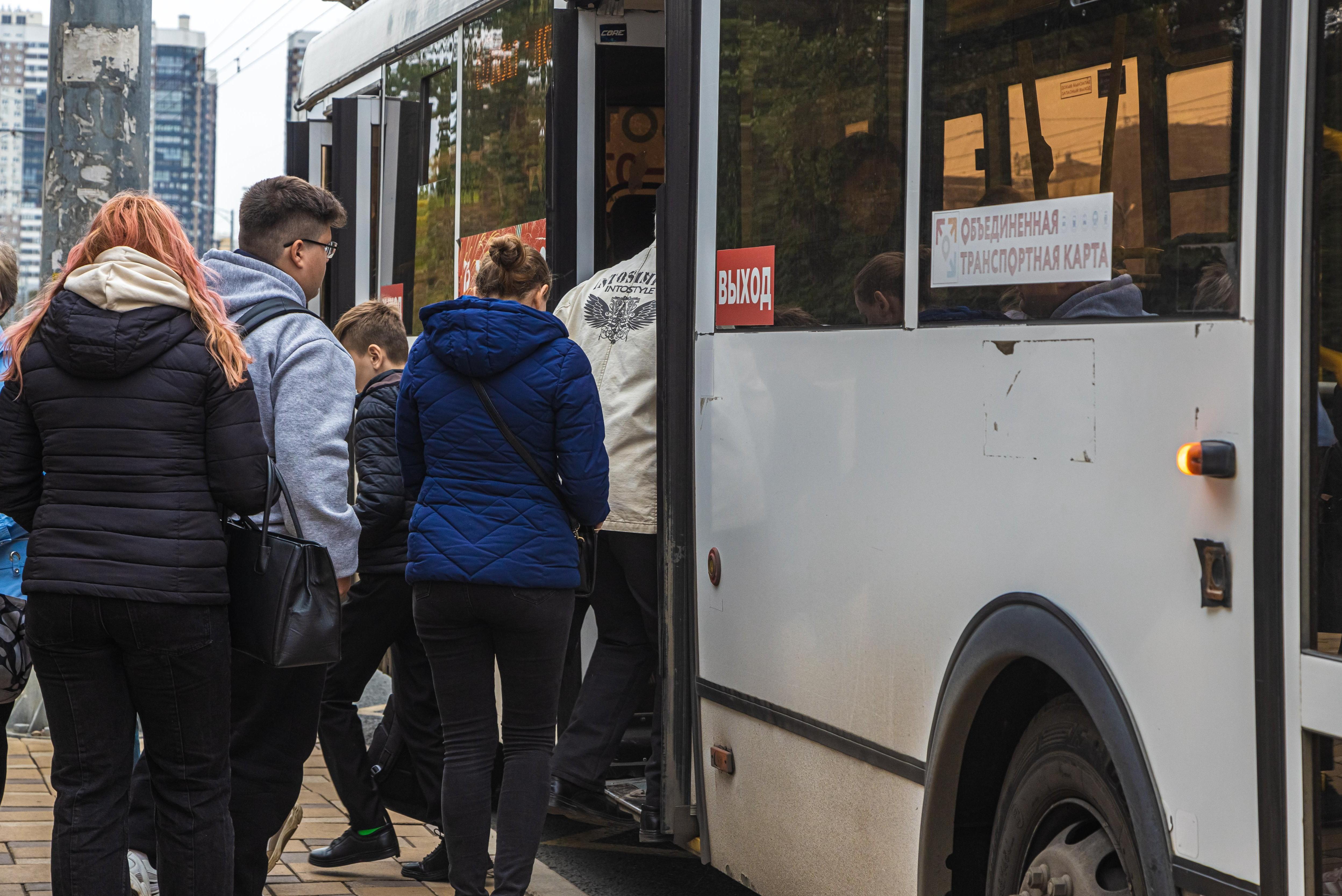 Драка в автобусе — последние новости сегодня на 63.ру