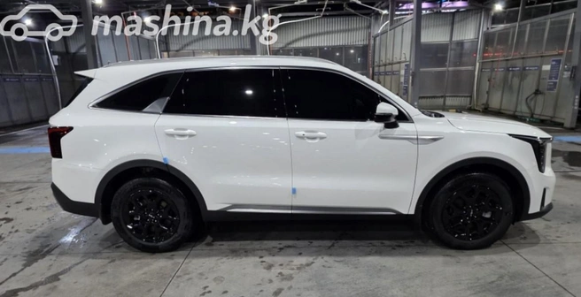 Этот гибридный Kia Sorento 2025 года и пробегом 1400&nbsp;км продается за 36,5 тысячи долларов&nbsp;— 2,9&nbsp;млн рублей. В России даже китайские «одноклассники» Sorento дороже | Источник: сайт объявлений Mashina.kg