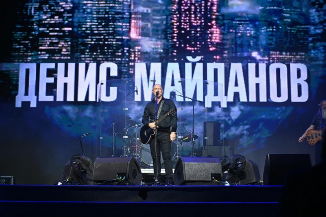 Концерт Дениса Майданова начался с песни «Я голосую за жизнь» | Источник: Максим Воробьев