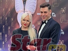 Дюжев впервые за годы вывел в свет жену, Безруков любовался Матисон, а Васильев — Снаткиной: звезды на премии Михалкова