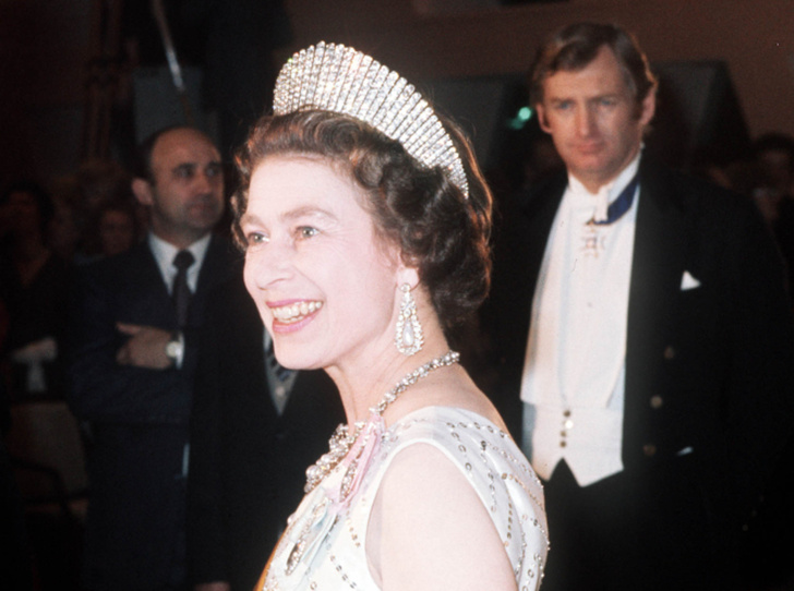 Королевские драгоценности: самые роскошные украшения Елизаветы II