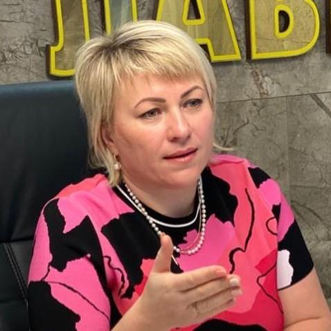 «Позорники! Полторы тысячи!»: бизнес-леди из Кузбасса Надежда Колосова наорала на своих работников из-за дешевого подарка