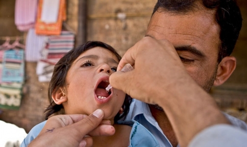 Полиомиелитом в мире болеют все меньше