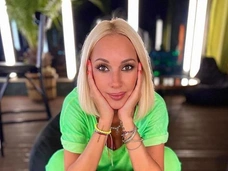 Кудрявцева указала место Рогову, опустившему ее образы: «Научит он нас всех, ага. Шанель ты наша»