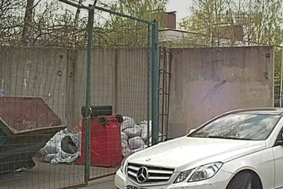 Петербург изменил правила парковки у подъездов