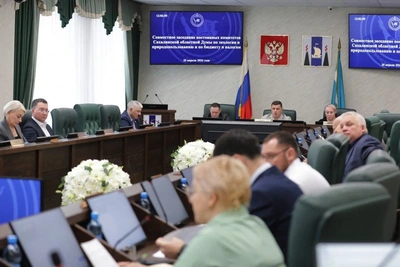 Депутаты Сахалина поддержали закон о замене лифтов за счет капремонта