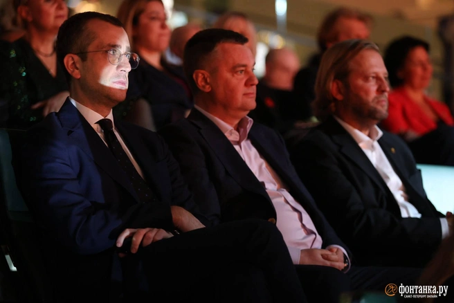 Источник: Вице-губернаторы Борис Пиотровский, Кирилл Поляков, генеральный директор АО «АЖУР-МЕДИА» Дмитрий Витковский