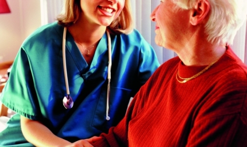 Пожилых пациентов поликлиник предлагают «ориентировать» на медсестер