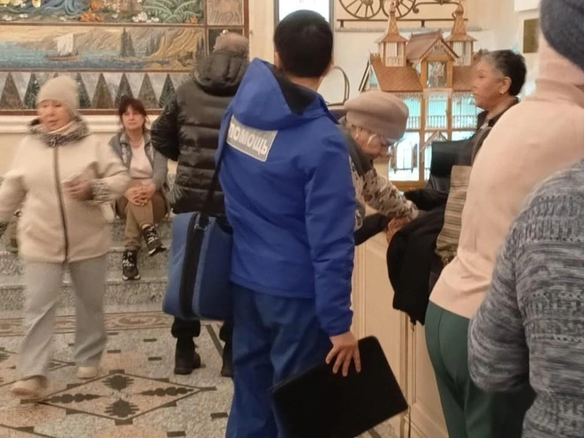 В очередях некоторые пожилые люди чувствуют себя плохо | Источник: читательница НГС