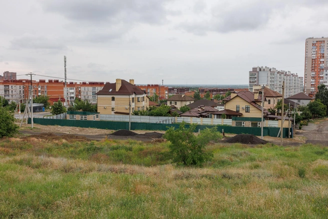 Предприниматель подтвердила, что участки и дома в ее пользовании | Источник: Алексей Волхонский / V1.RU