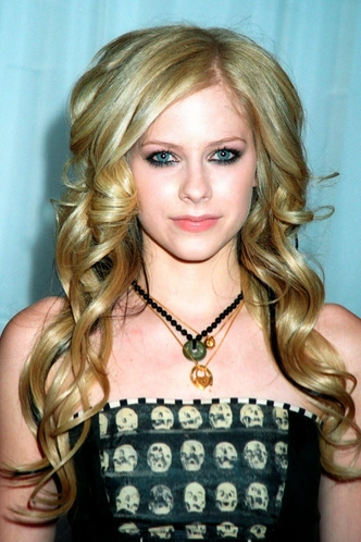 «Аврил Лаврин умерла?»: что скрывает жуткая теория заговора о канадской певице — отвечает экстрасенс | Источник: Legion Media