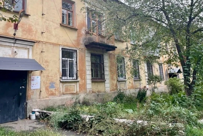 Уборкой возле ветшающих домов давно не занимались | Источник: прокуратура Челябинской области