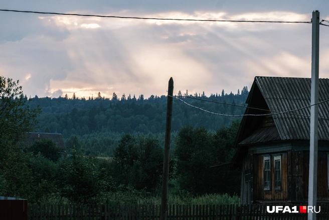 Лучи солнца пробиваются сквозь тучи, как бы намекая | Источник: Булат Салихов / UFA1.RU