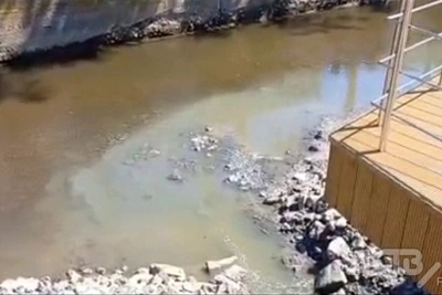 В Корсакове канализационные стоки оказались в реке Корсаковке