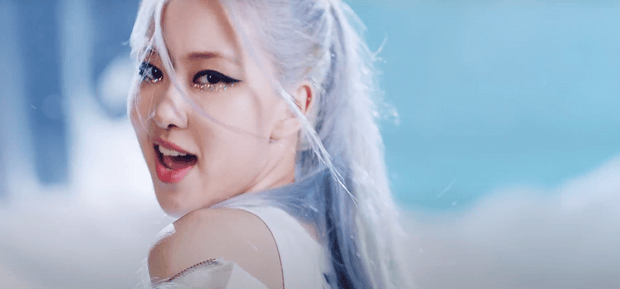Фото №1 - How you like that: 5 самых классных бьюти-образов из нового клипа BLACKPINK