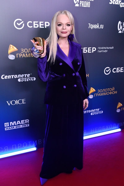 Лариса Долина