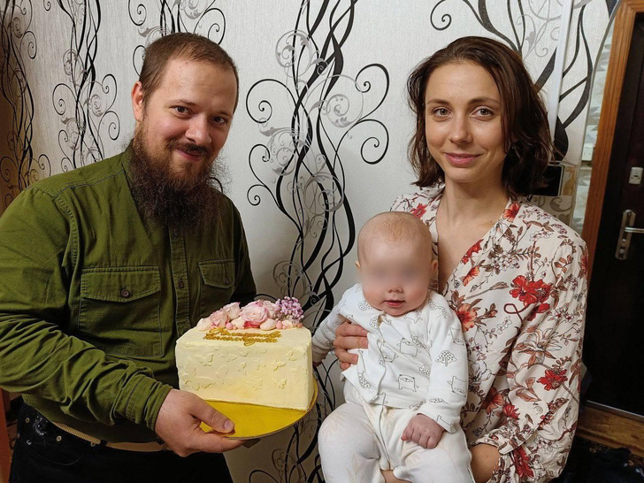 Евгений Никольский с женой и дочкой