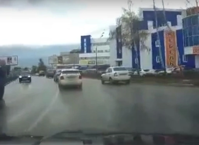 Причина водительских разборок в Дашково-Песочне попала на видео | ya62.ru