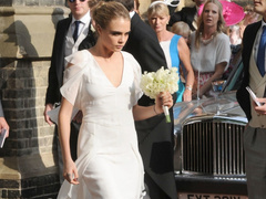 Белое не носить, обтягивающее не надевать: какие модные заповеди нельзя нарушать на чужой свадьбе