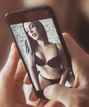 Скандал на OnlyFans: у сотрудницы полиции нашли аккаунт с десятками горячих фото