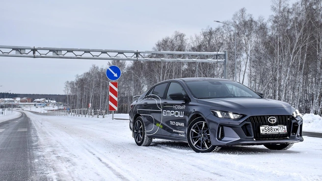 GAC Empow имеет довольно жесткую подвеску и низкопрофильные шины размерностью 225/45 R18 | Источник: Артем Краснов