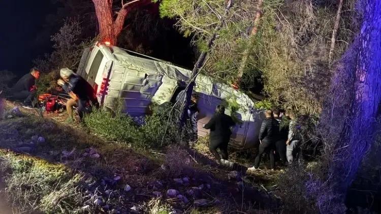 В Турции перевернулся экскурсионный автобус — в нем ехали 14 альпинистов