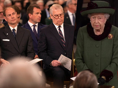 В день памяти принца Филиппа Елизавета II не сдержала слез — рядом с ней был «отмененный» принц Эндрю