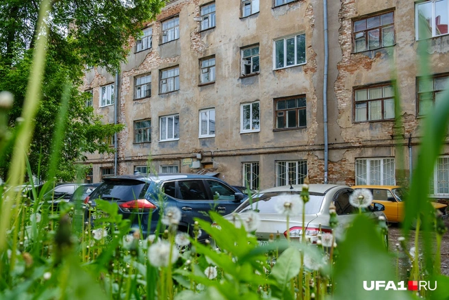 Во дворе парковка | Источник: Булат Салихов / UFA1.RU