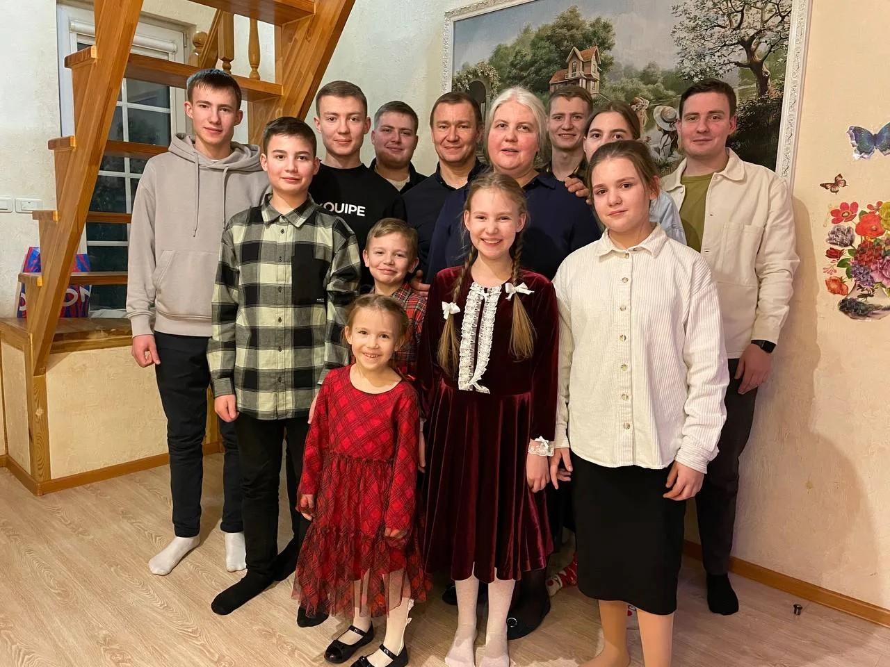 Челябинка, родившая 11 детей, стала матерью-героиней