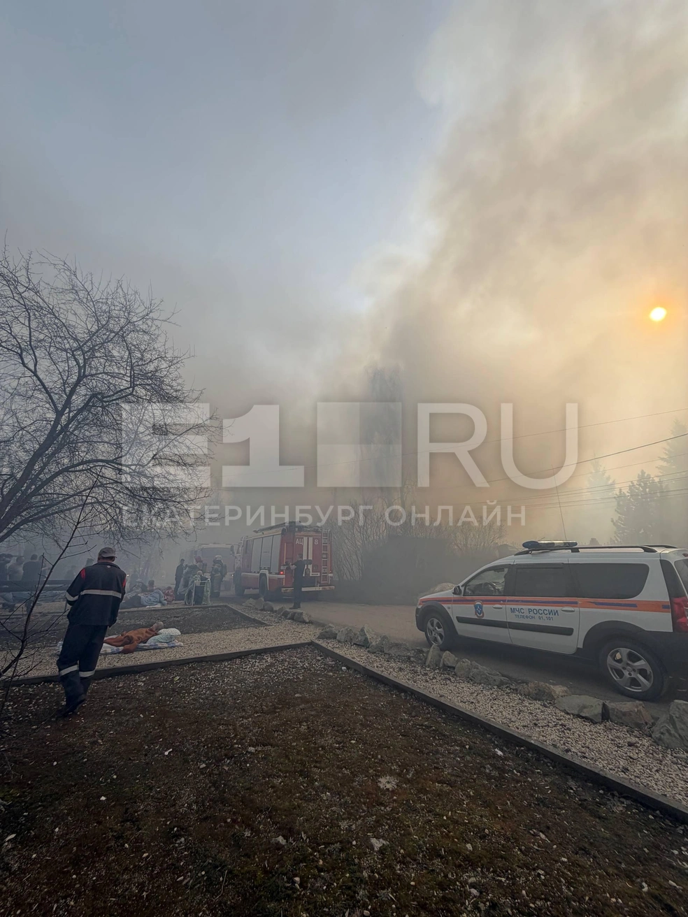 Над Екатеринбургом повис столб черного дыма — видео | Источник: читатель Е1.RU
