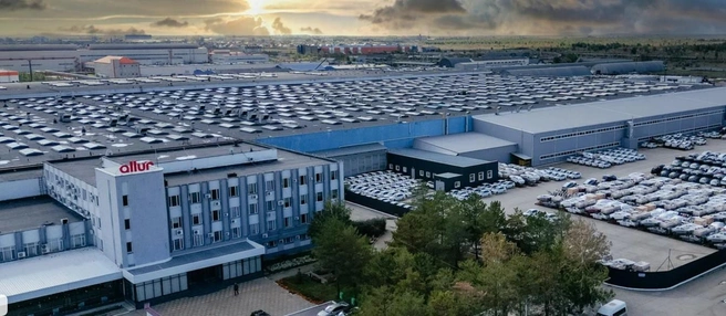 В Костанае, у самых границ России, находится несколько автозаводов, выпускающих Kia, Skoda и ряд других моделей. Цены привлекательные, отсюда&nbsp;— высокий спрос | Источник: allur.kz