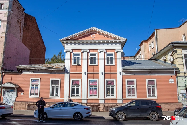 Хотя снаружи дом выглядит совершенно по-другому | Источник: Кирилл Поверинов / 76.RU