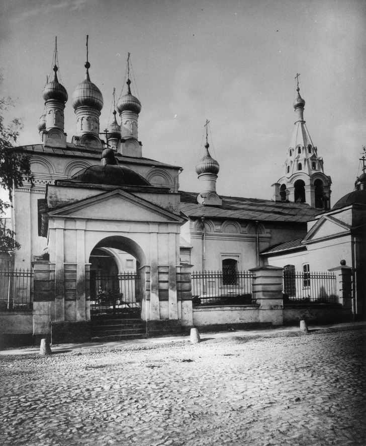 От бассейна до цирка: 10 примеров того, как использовали храмы во времена СССР