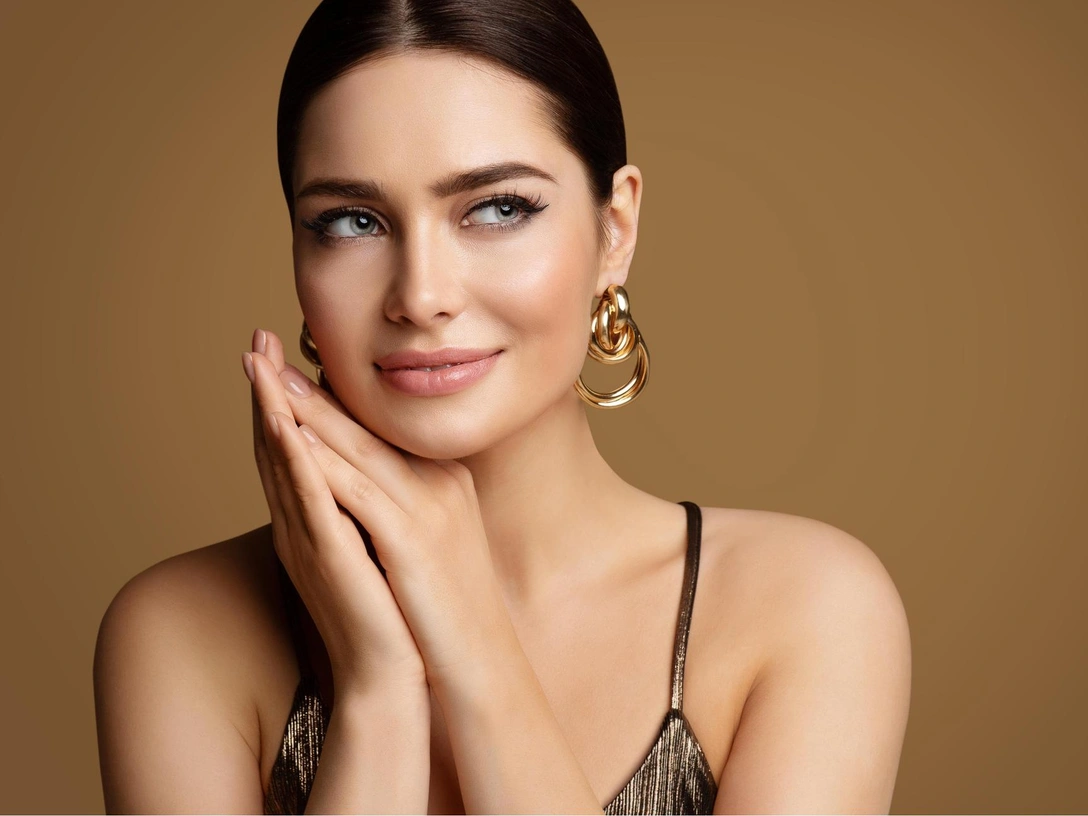 5 бьюти-средств, которые должны быть в вашей косметичке в 2024 году | marieclaire.ru