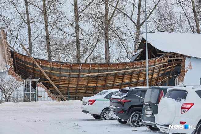 Мама школьника, которого с октября 2025 года перевели в школу № 3, встревожилась вестями об обрушении | Источник: Александр Ощепков / NGS.RU